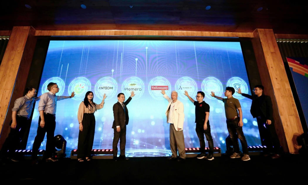Liên minh Khoa học Dữ liệu và Trí tuệ nhân tạo với hạt nhân là Liên doanh Marcom AI Platform mang sứ mệnh kết nối và tạo điều kiện hợp tác, xây dựng một nền kinh tế dữ liệu và ứng dụng AI hùng mạnh, góp phần đưa Việt Nam trở thành trung tâm đổi mới sáng tạo trong khu vực.