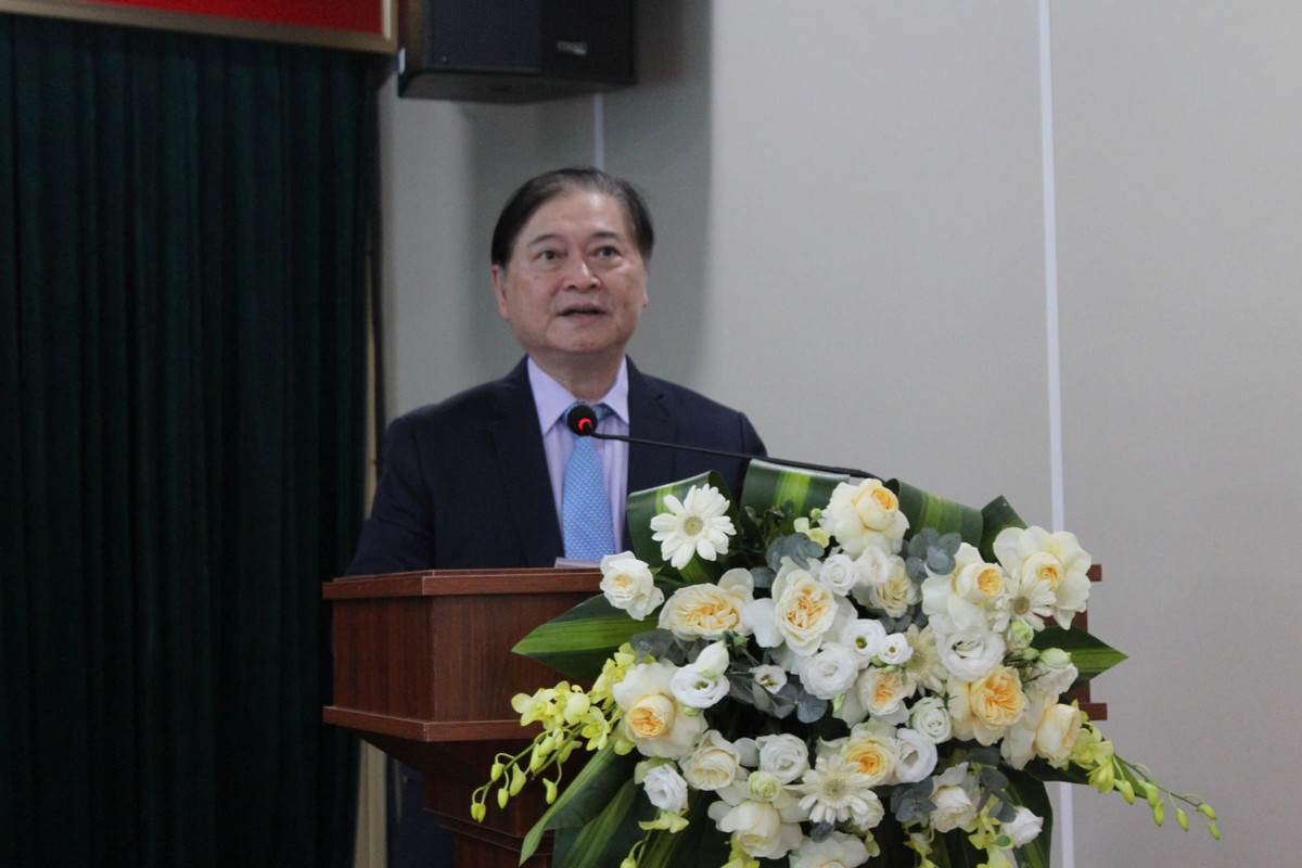 TSKH. Phan Xu&acirc;n Dũng, B&iacute; thư Đảng ủy, Chủ tịch Li&ecirc;n hiệp Hội Việt Nam ph&aacute;t biểu tại buổi lễ.