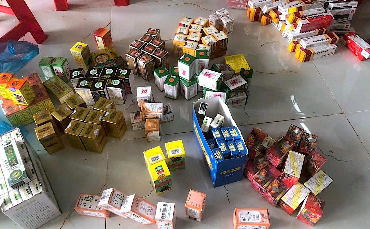 C&aacute;c loại h&agrave;ng h&oacute;a được lực lượng Quản l&yacute; thị trường C&agrave; Mau kiểm tra.