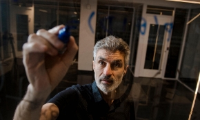 Ông Yoshua Bengio là một trong những người 'cha đỡ đầu' của AI.