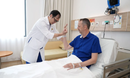 Bệnh nhân quốc tế điều trị tại Hệ thống Y tế Vinmec.
