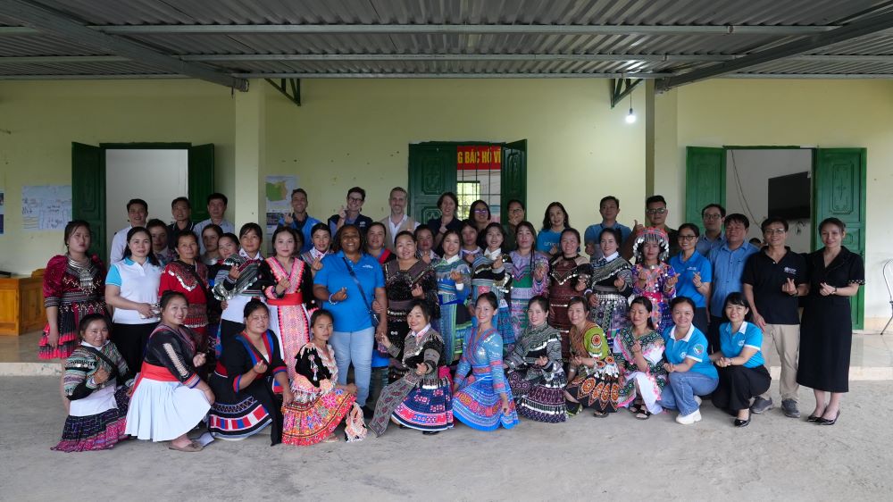 Người d&acirc;n gặp thi&ecirc;n tai năm ngo&aacute;i, nay đ&atilde; vượt qua được kh&oacute; khăn trở lại cuộc sống b&igrave;nh thường.