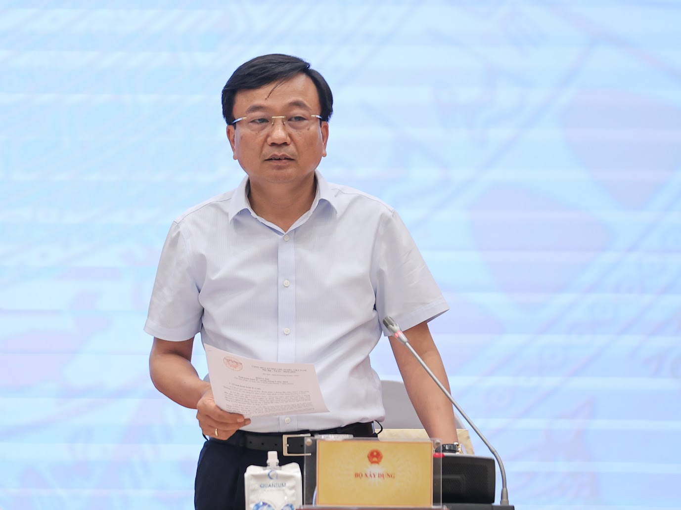 Thứ trưởng Bộ X&acirc;y dựng Nguyễn Danh Huy th&ocirc;ng tin tới b&aacute;o ch&iacute; về phương &aacute;n bỏ giấy ph&eacute;p x&acirc;y dựng đối với c&aacute;c c&ocirc;ng tr&igrave;nh, nh&agrave; ở của người d&acirc;n - Ảnh: VGP/Nhật Bắc.