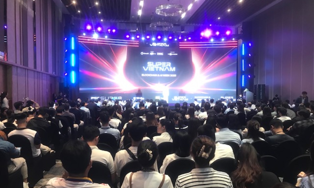 Toàn cảnh buổi khai mạc Tuần lễ Công nghệ chuỗi khối và Trí tuệ nhân tạo Việt Nam 2025 - Super Vietnam 2025 tại Đà Nẵng. Ảnh Ngô Anh Văn