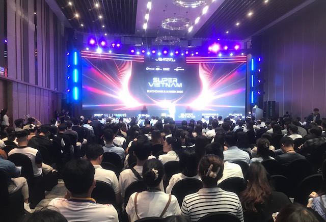 Toàn cảnh buổi khai mạc Tuần lễ Công nghệ chuỗi khối và Trí tuệ nhân tạo Việt Nam 2025 - Super Vietnam 2025 tại Đà Nẵng. Ảnh Ngô Anh Văn