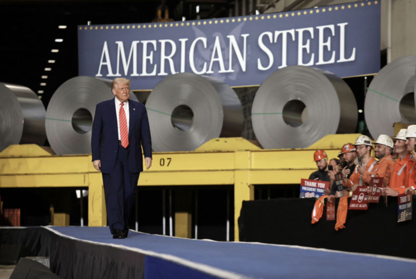 Tổng thống Mỹ Donald Trump trong cuộc gặp công nhân US Steel ngày 30/5 - Ảnh: Reuters.