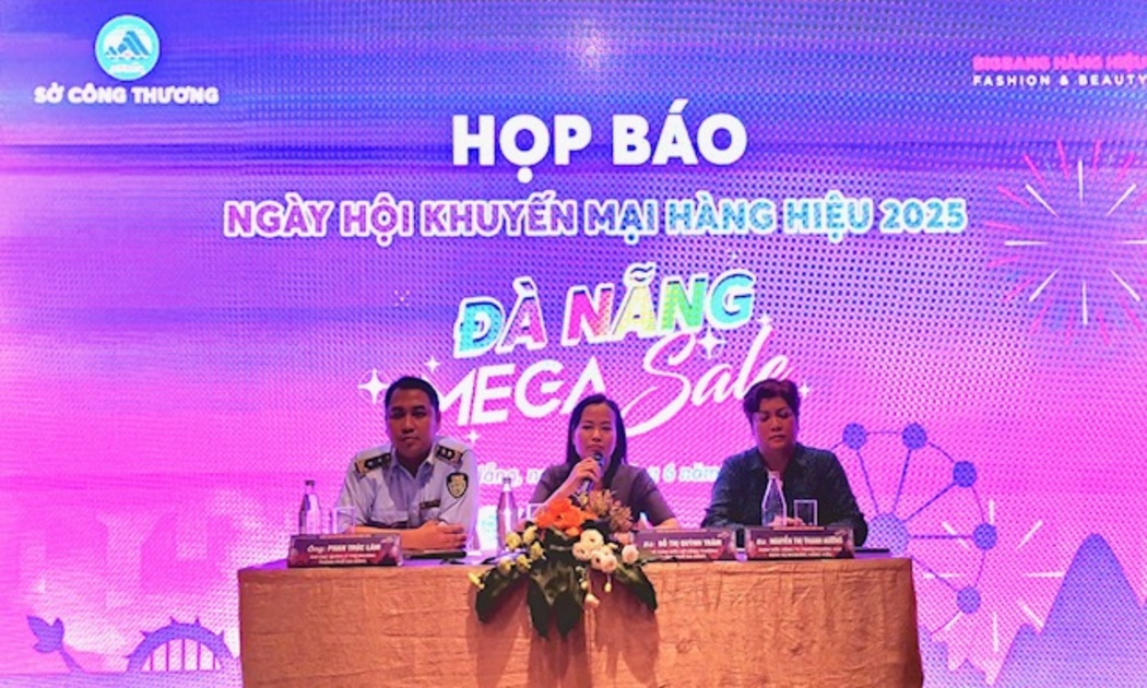 Lãnh đạo Sở Công Thương Đà Nẵng thông tin về Ngày hội khuyến mại hàng hiệu - Mega Sale Đà Nẵng 2025. Ảnh Ngô Anh Văn
