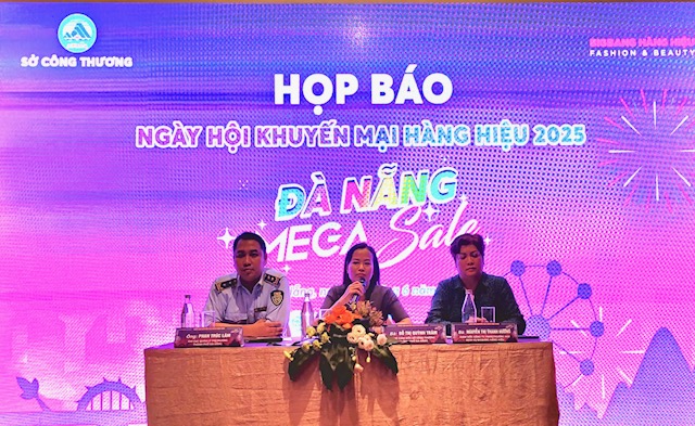 Lãnh đạo Sở Công Thương Đà Nẵng thông tin về Ngày hội khuyến mại hàng hiệu - Mega Sale Đà Nẵng 2025. Ảnh Ngô Anh Văn