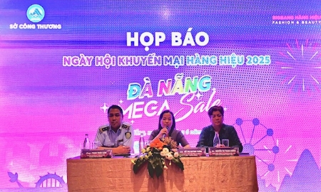Lãnh đạo Sở Công Thương Đà Nẵng thông tin về Ngày hội khuyến mại hàng hiệu - Mega Sale Đà Nẵng 2025. Ảnh Ngô Anh Văn