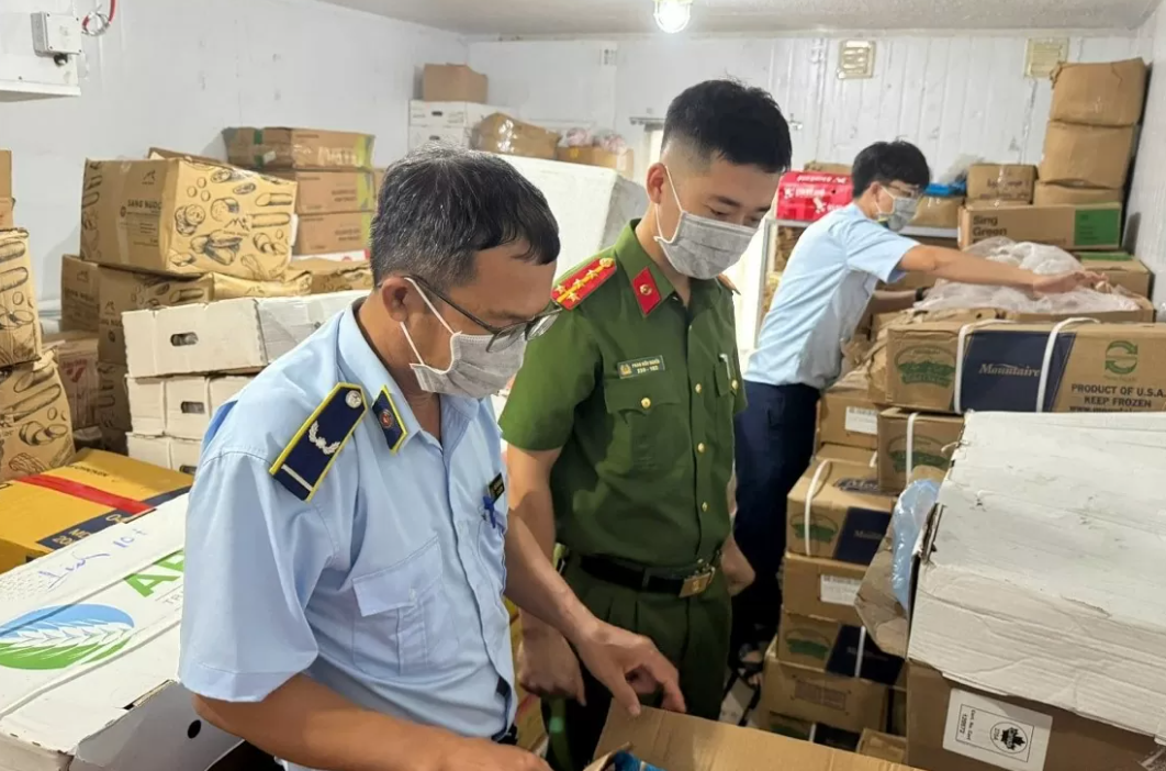 Tại thời điểm kiểm tra, chủ cơ sở không xuất trình được hóa đơn, chứng từ chứng minh nguồn gốc hợp pháp của số hàng hóa này.