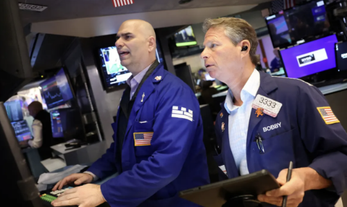 Chứng khoán Mỹ “lảo đảo” sau báo cáo việc làm, giá dầu sụt giảm