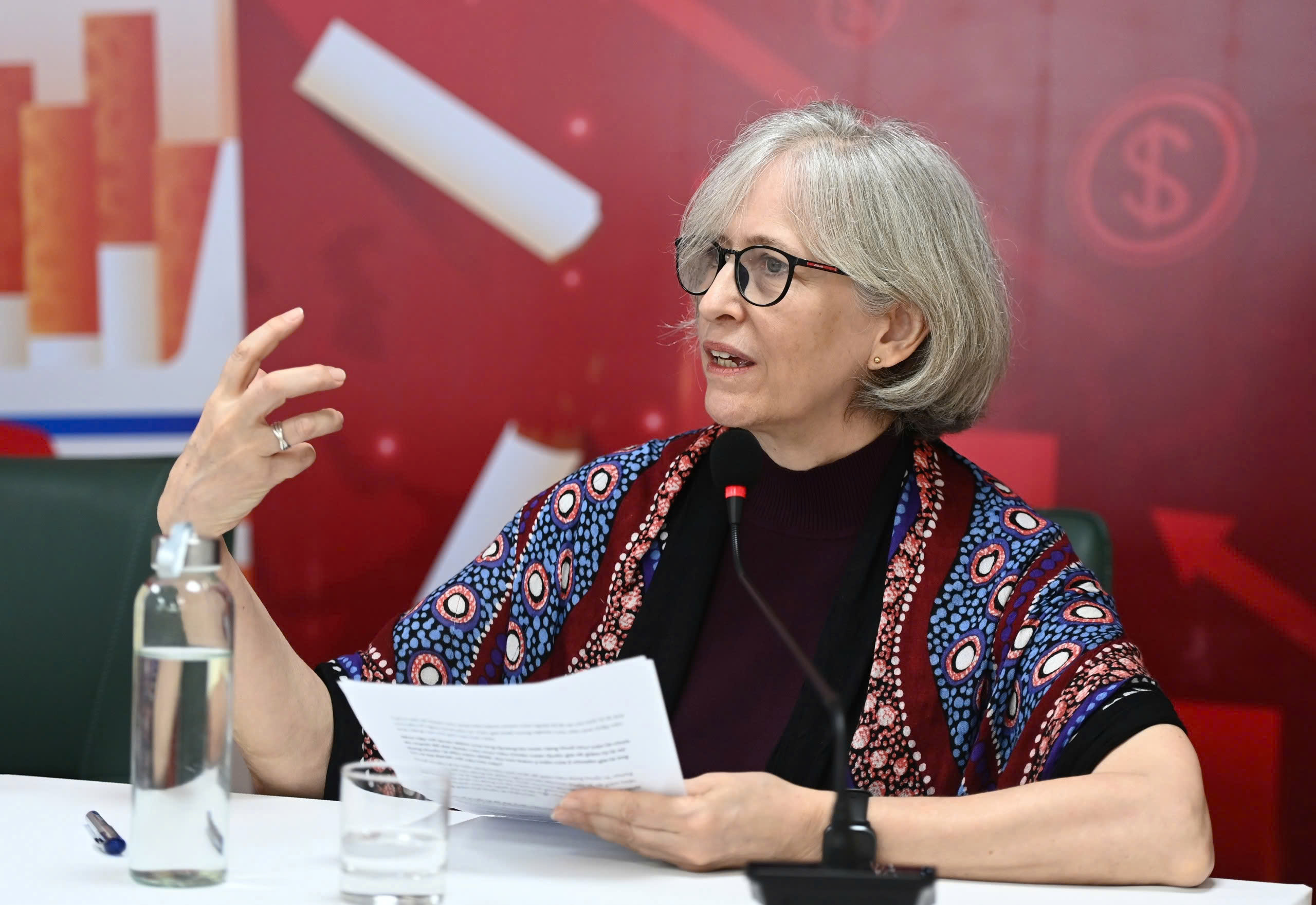 B&agrave; Sarah Bales, Chuy&ecirc;n gia Hội Kinh tế Y tế Việt Nam. Ảnh: Nam Phương.