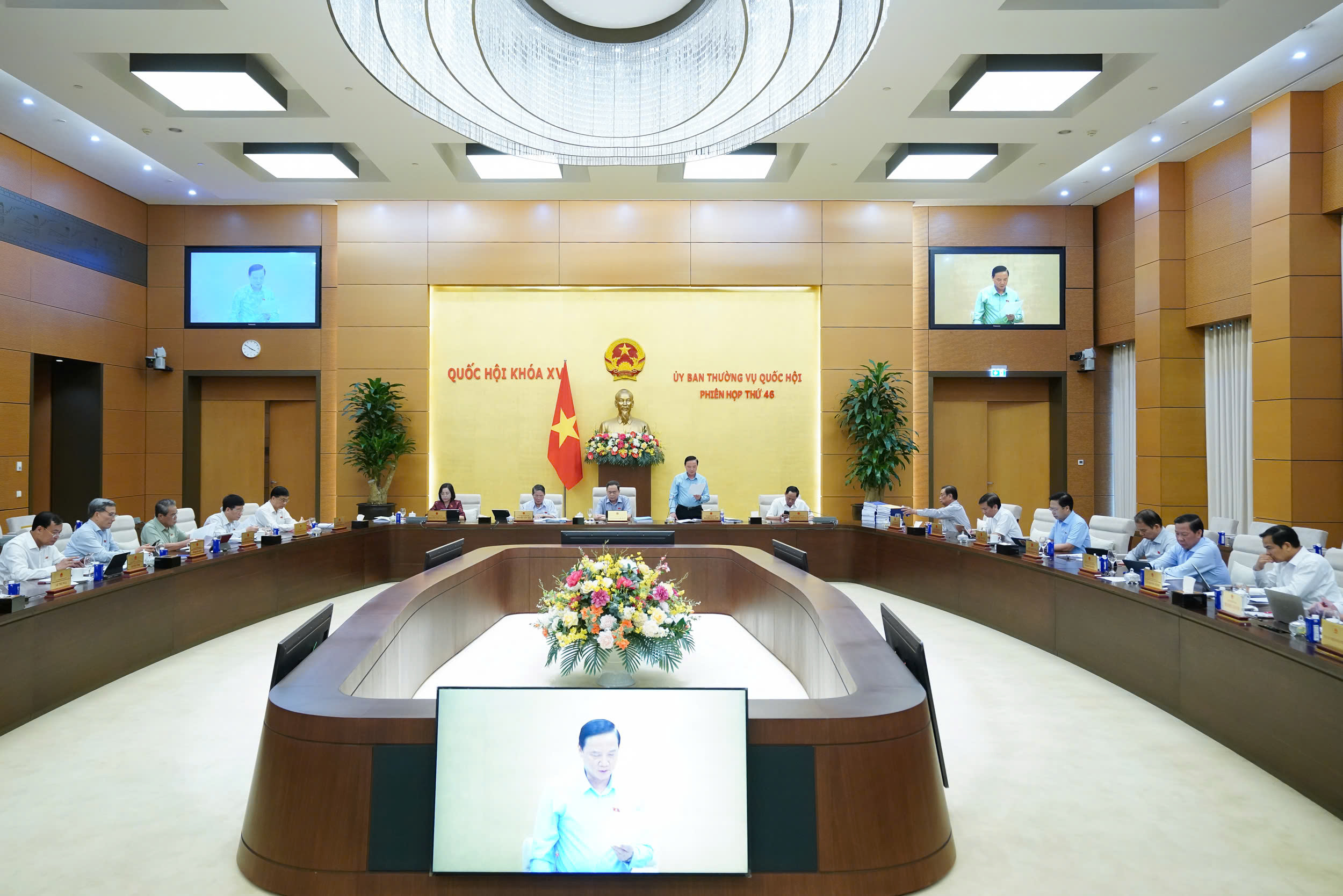 Toàn cảnh phiên họp.