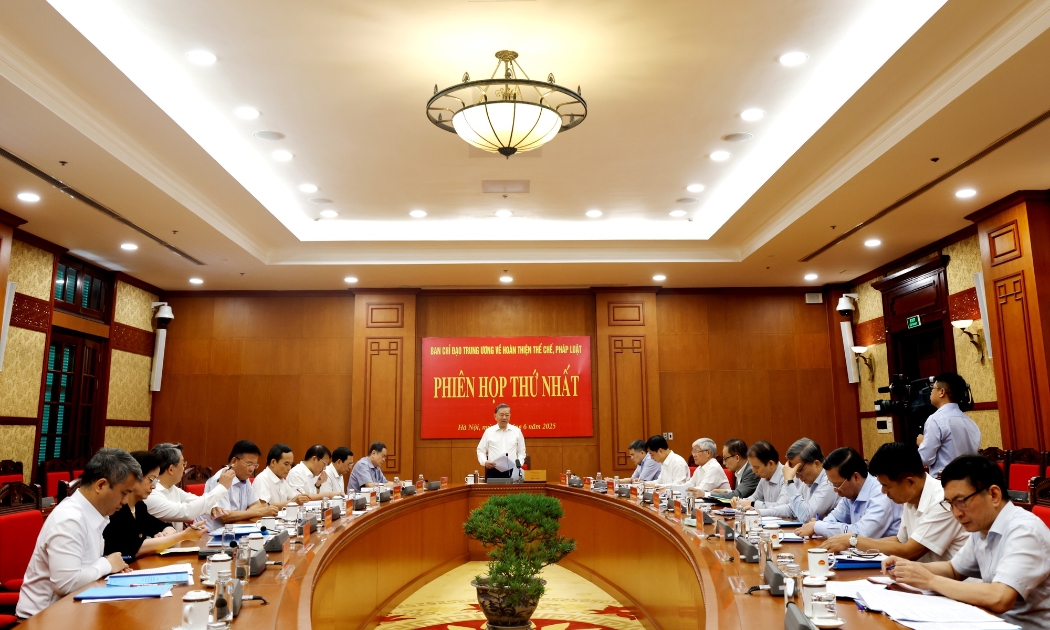 Ban Chỉ đạo Trung ương về hoàn thiện thể chế, pháp luật họp Phiên họp thứ nhất. Ảnh: VGP/Giang Oanh