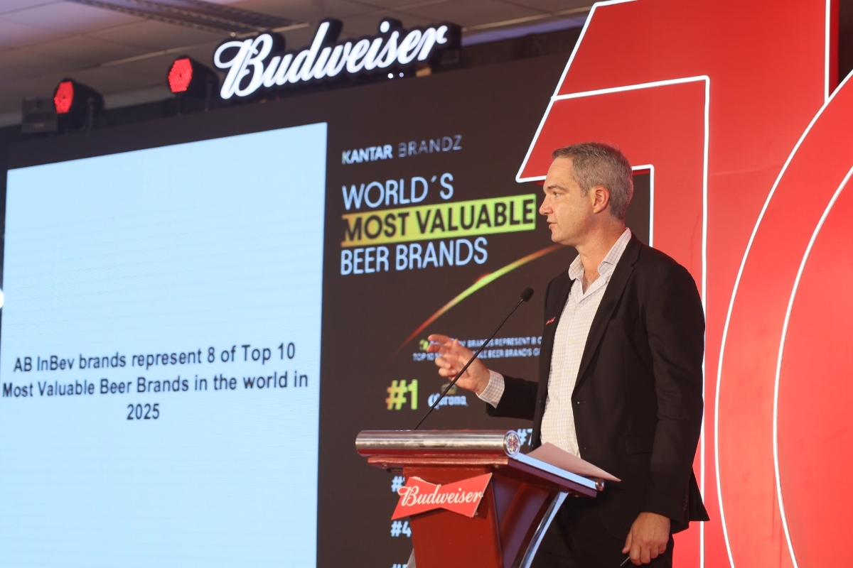 Tổng giám đốc khu vực Đông Nam Á - Craig Maclean phát biểu tại sự kiện Kỷ niệm 10 thành lập nhà máy bia AB InBev Việt Nam tháng 5/2025 .