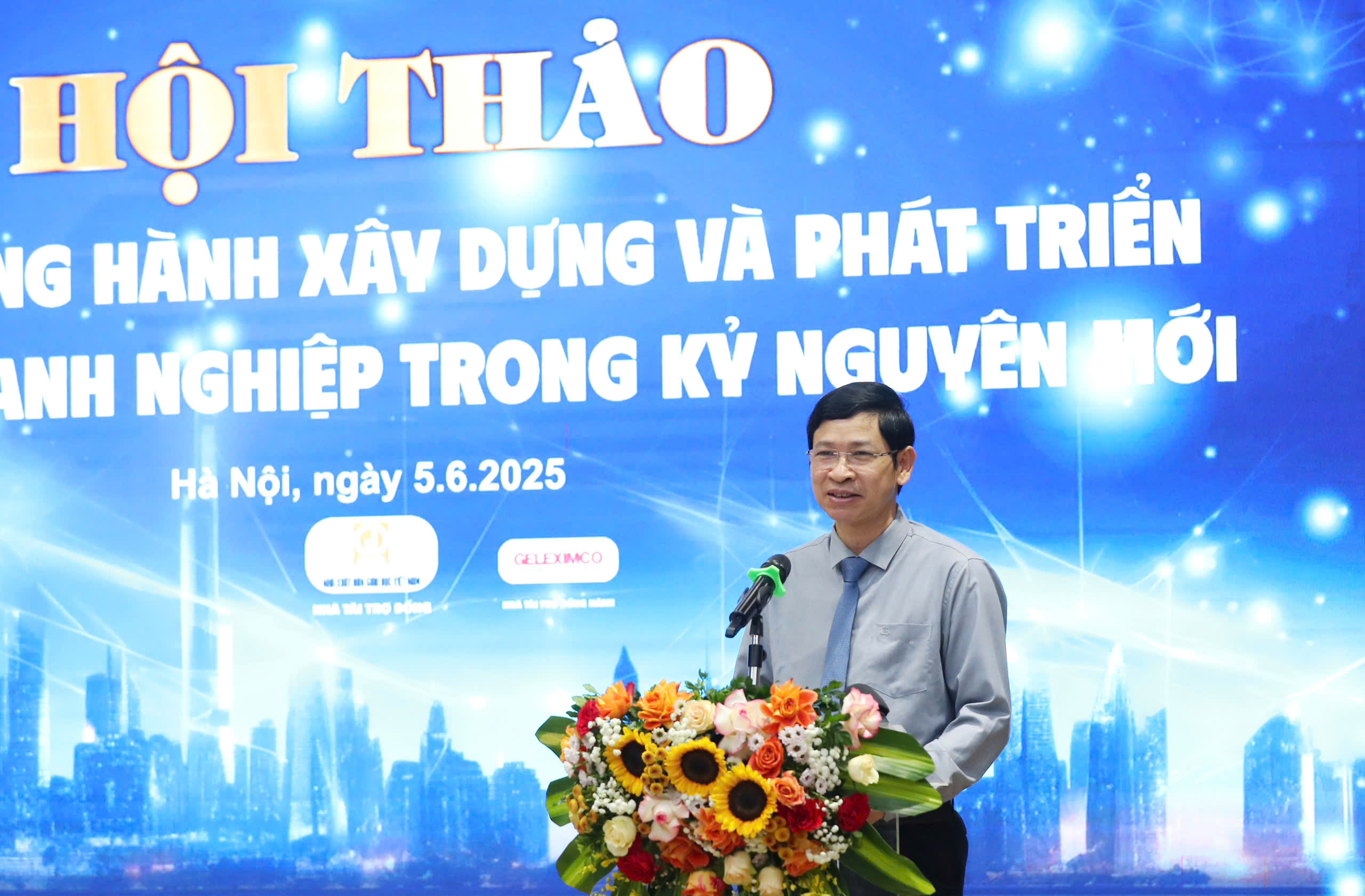 Ông Hồ An Phong, Thứ trưởng Bộ Văn hoá Thể thao Du lịch, phát biểu khai mạc.