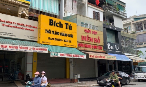 [Phóng sự ảnh]: Nhiều hộ kinh doanh ở Thanh Hóa đồng loạt đóng cửa nghe ngóng