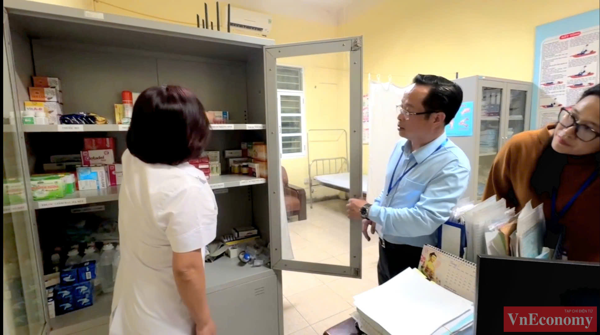 Tại điểm thi THPT Y&ecirc;n H&ograve;a s&aacute;ng nay,&nbsp;Gi&aacute;m đốc Sở GD&ĐT H&agrave; Nội đ&atilde; c&oacute; mặt để động vi&ecirc;n tinh thần c&aacute;c em th&iacute; sinh v&agrave; c&aacute;n bộ coi thi.