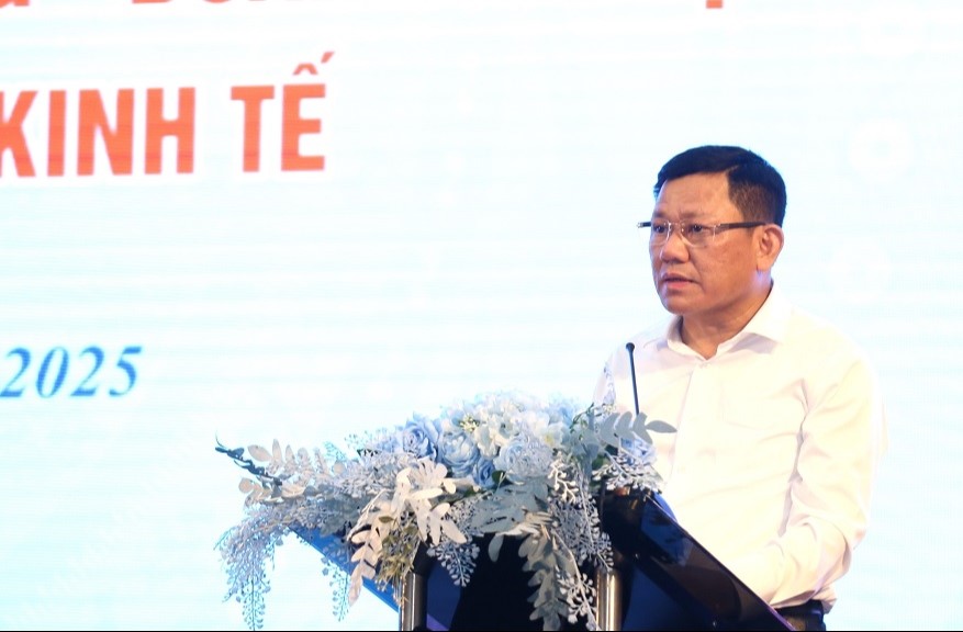 Ph&oacute; Chủ tịch Thường trực UBND tỉnh Thanh Ho&aacute; Nguyễn Văn Thi ph&aacute;t biểu tại hội nghị.