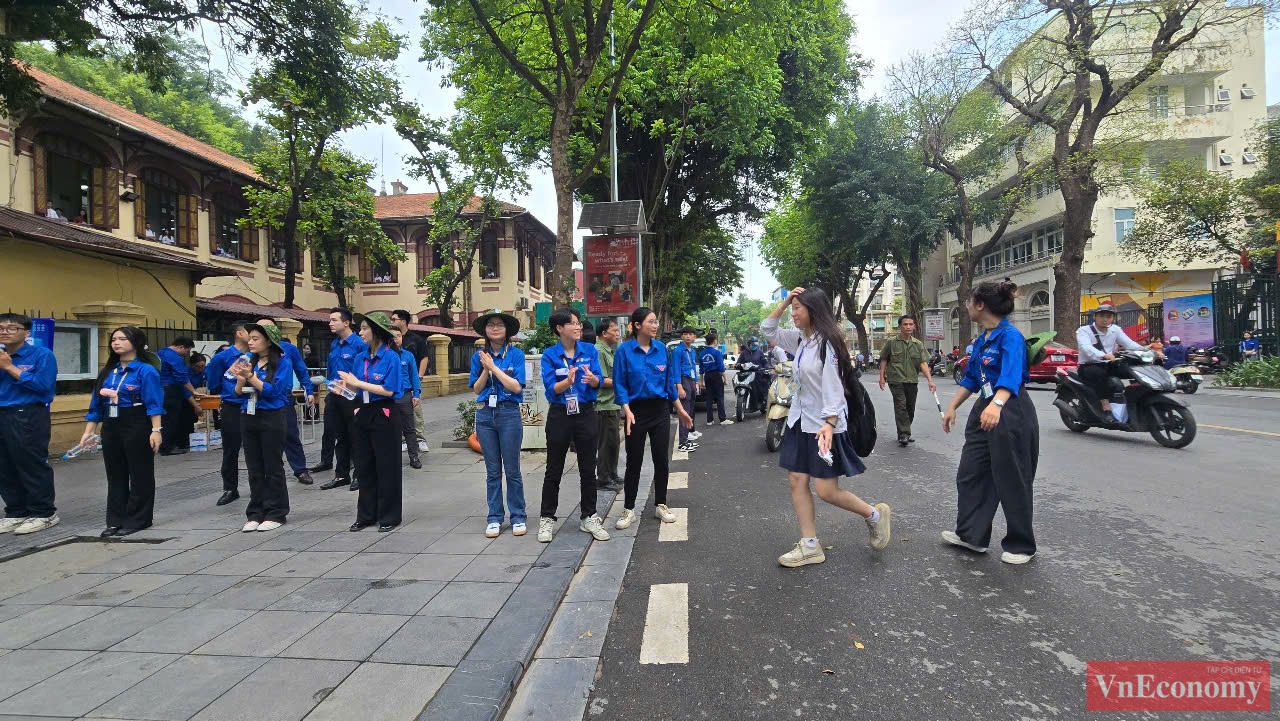 Để tổ chức kỳ thi, Sở GD-ĐT H&agrave; Nội th&agrave;nh lập 201 điểm thi với hơn 4.400 ph&ograve;ng thi, đặt tại c&aacute;c trường THCS v&agrave; THPT.&nbsp;