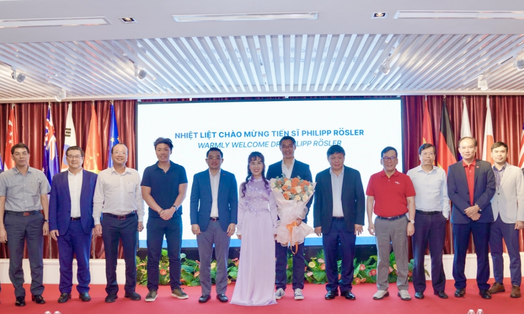 Hội đồng quản trị, Ban Điều hành Vietjet chào mừng Tiến sĩ Philipp Rösler. Ảnh: Vietjet.
