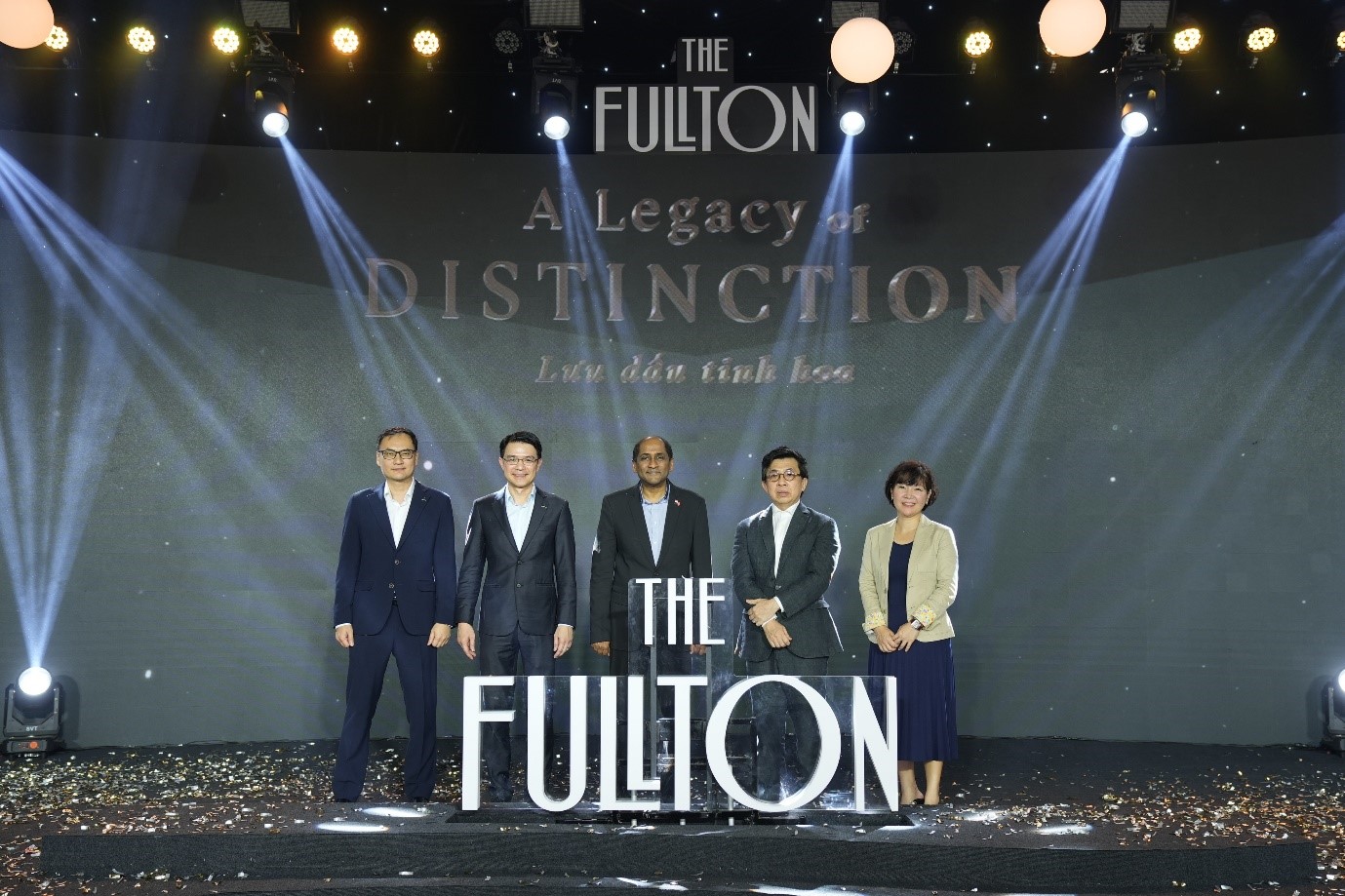 Khoảnh khắc khởi công dự án The Fullton, với sự hiện diện của Ngài Jaya Ratnam, Đại sứ Singapore tại Việt Nam (giữa), ông Tan Wee Hsien, CEO, CapitaLand Development Việt Nam và Quốc tế (thứ hai từ trái qua), ông Marc Boey, Giám đốc Điều hành Far East Organization (thứ hai từ phải qua), bà Christina Goh, Giám đốc phát triển dự án và quản lý tài sản, Far East Organization (thứ nhất từ phải qua) và ông Alwin Low, Tổng Giám đốc khu vực phía Bắc của CapitaLand Development (Việt Nam) (thứ nhất từ trái qua).