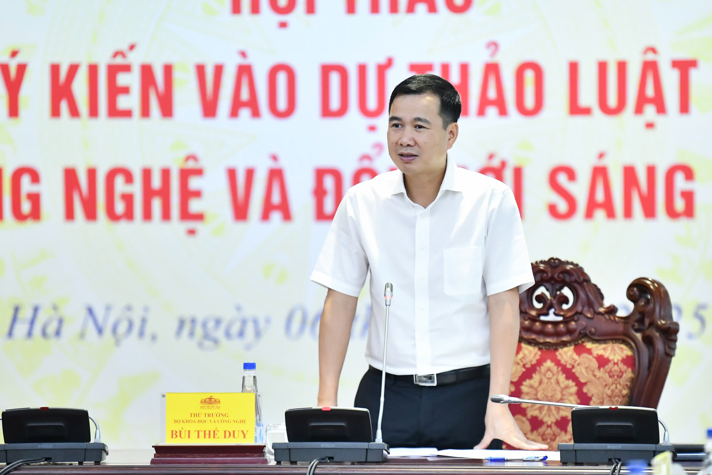 Thứ trưởng Bộ Khoa học v&agrave; C&ocirc;ng nghệ B&ugrave;i Thế Duy đồng chủ tr&igrave; Hội thảo.&nbsp;