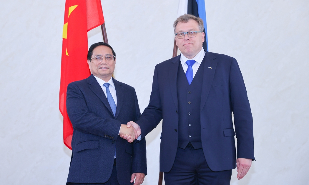 Chủ tịch Quốc hội Estonia Lauri Hussar đón Thủ tướng Phạm Minh Chính - Ảnh: VGP