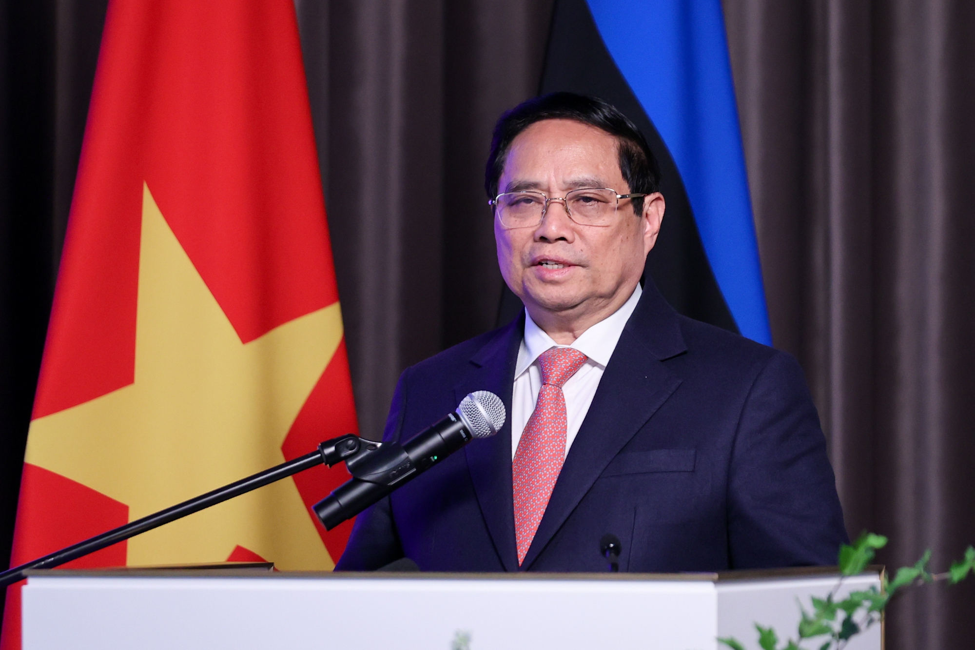 Thủ tướng Phạm Minh Chính phát biểu tại tọa đàm - Ảnh: VGP