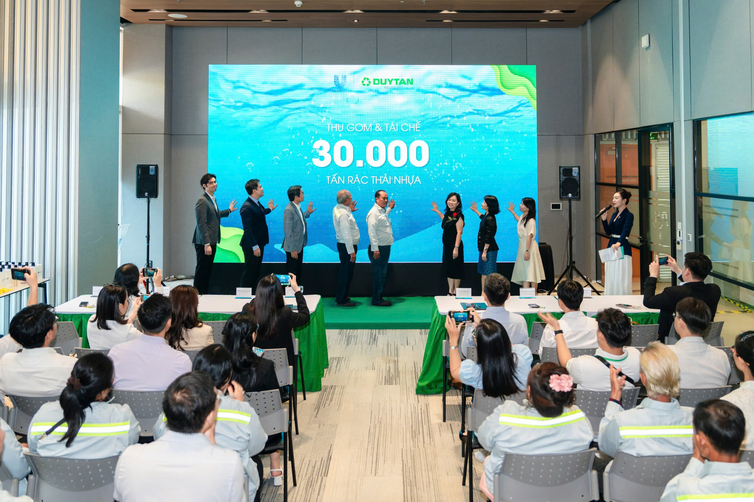 Unilever Việt Nam và Duy Tân Recycling đặt mục tiêu thu gom và tái chế 30.000 tấn rác nhựa trong giai đoạn 2025 - 2027.
