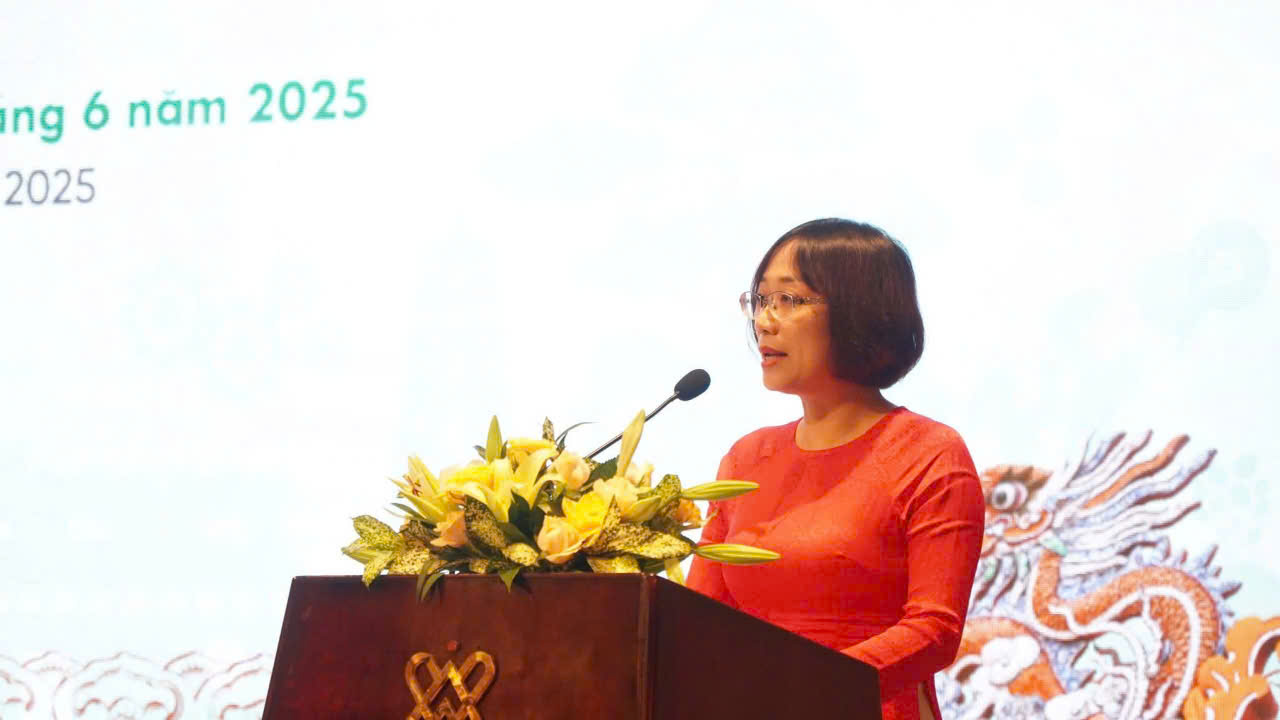 Ph&oacute; Cục trưởng Cục Du lịch Quốc gia Việt Nam Phan Linh Chi: &ldquo;Ng&agrave;nh du lịch Việt Nam đang từng bước chuyển h&oacute;a tư duy ph&aacute;t triển: từ số lượng sang chất lượng, từ tăng trưởng nhanh sang tăng trưởng xanh