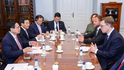 PM Pham Minh Chinh meets with his Estonian counterpart in Tallinn