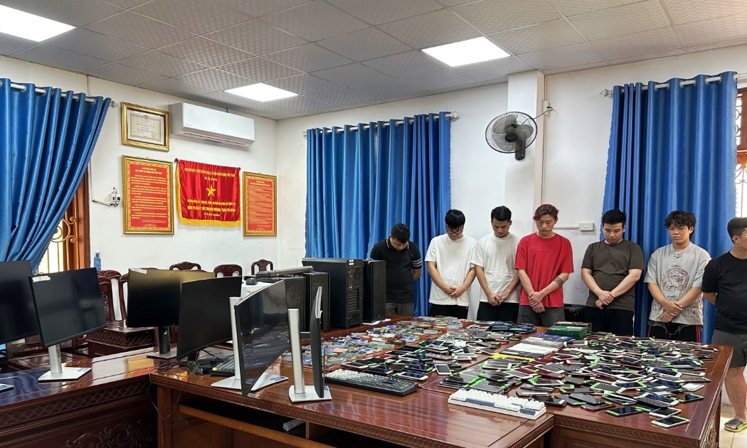 Các đối tượng cùng tang vật 