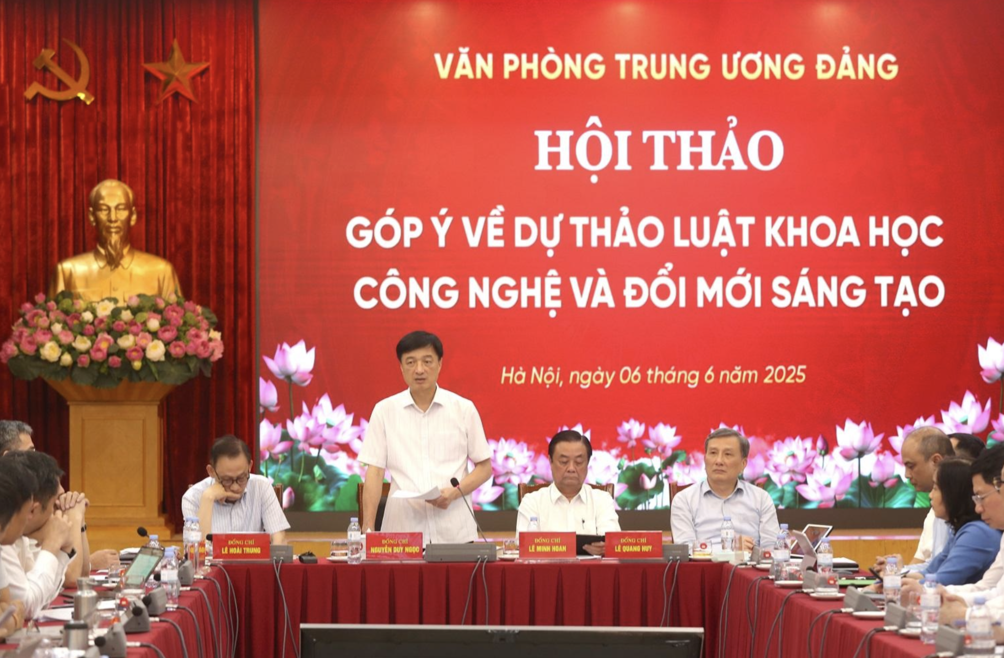 Ủy vi&ecirc;n Bộ Ch&iacute;nh trị, Chủ nhiệm Ủy ban Kiểm tra Trung ương&nbsp; Nguyễn Duy Ngọc chủ tr&igrave; Hội thảo.