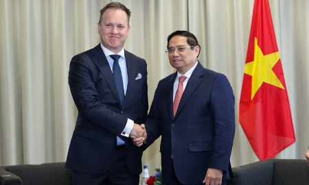 Thủ tướng Chính phủ Phạm Minh Chính tiếp ông Carlo Lustrissimi, Tổng Giám đốc, đồng sáng lập Công ty 5.0 Robotics - Ảnh: VGP.