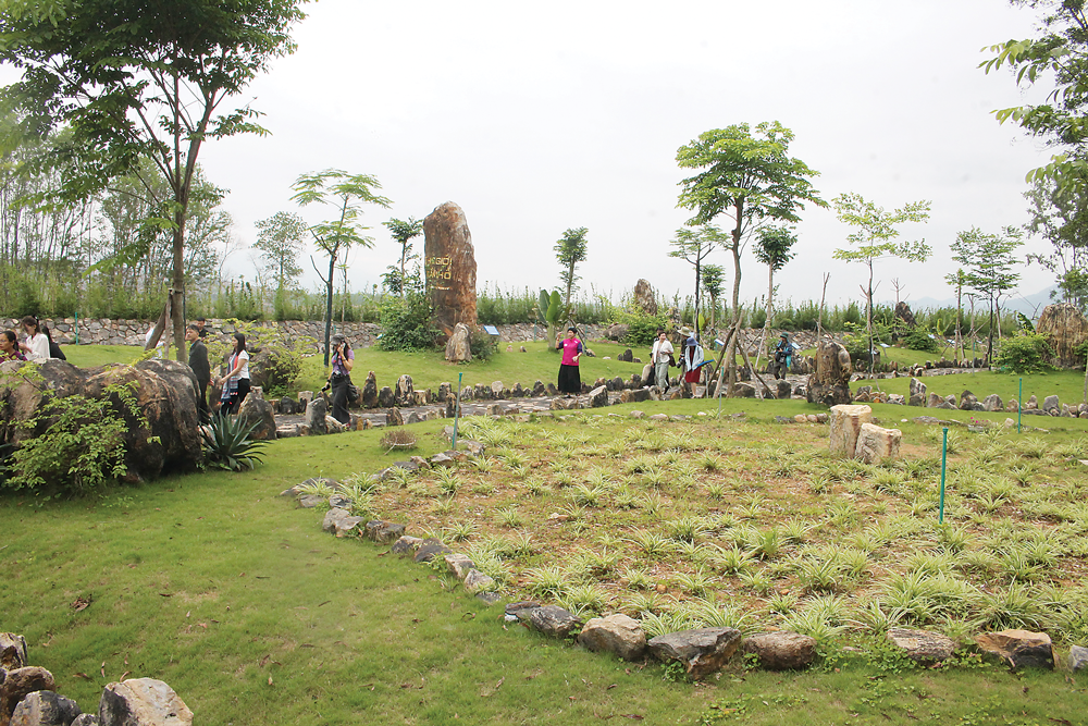 Bảo tàng hoá thạch ngoài trời ở Mỏ than Na Dương. Ảnh CK