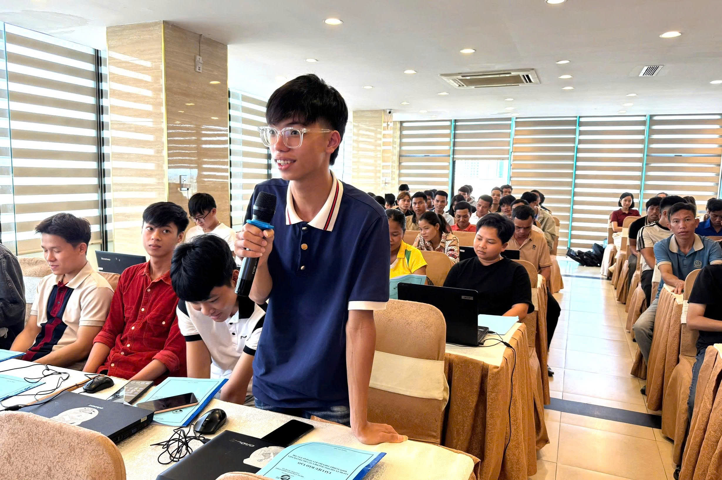 Thanh niên khởi nghiệp cần nhanh chóng tiếp cận và làm chủ các hình thức thương mại điện tử tiên tiến để không bị tụt lại phía sau.