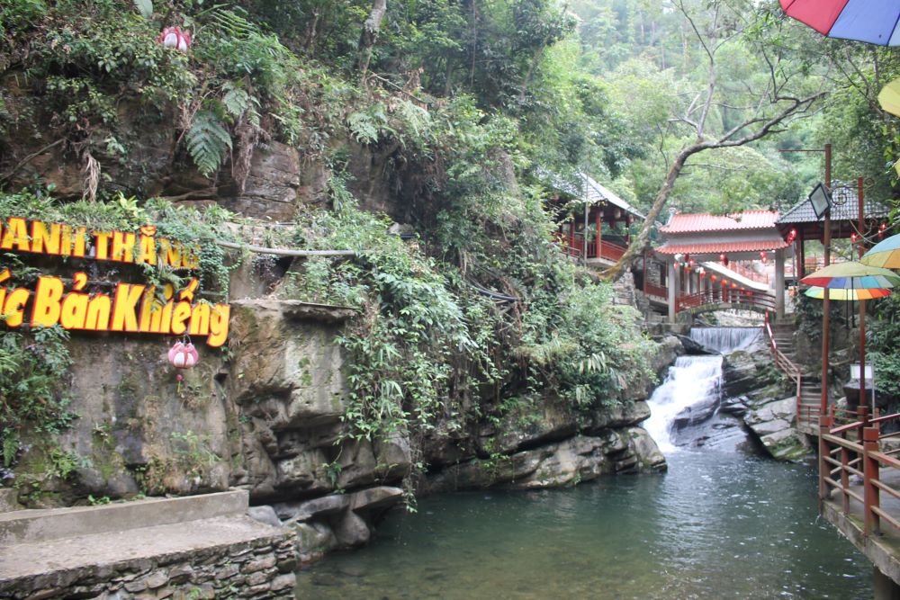 Một g&oacute;c Th&aacute;c Bản Khiếng. Ảnh CK
