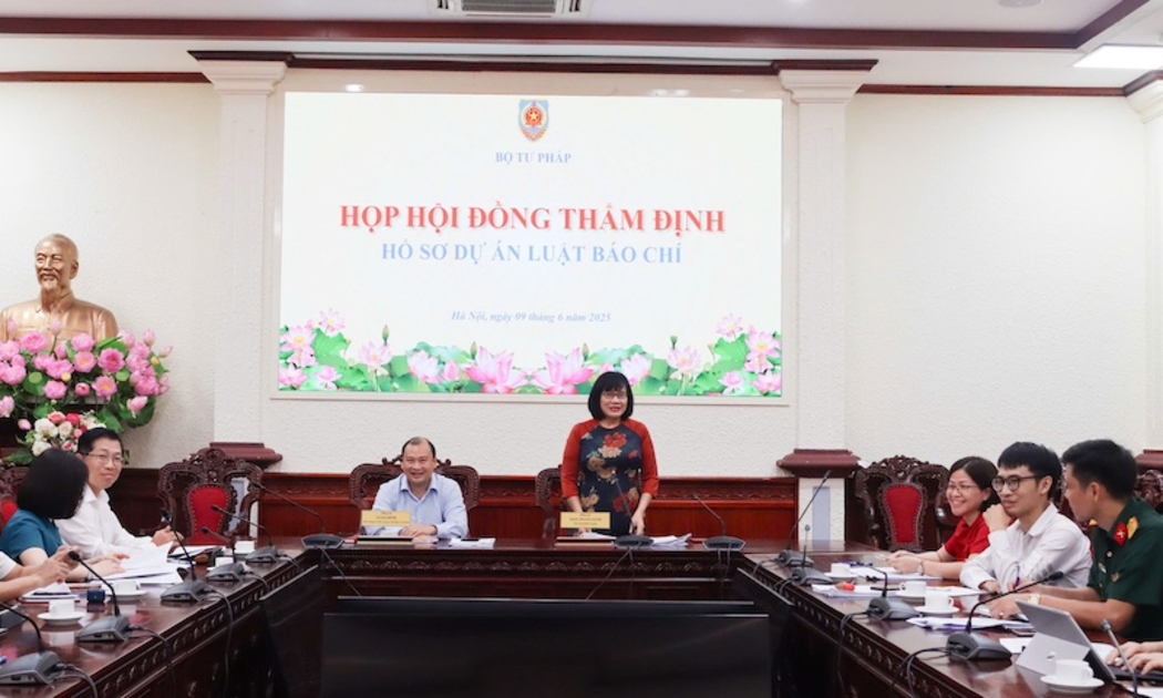 Thứ trưởng Đặng Hoàng Oanh kết luận cuộc họp. Ảnh: MOJ.