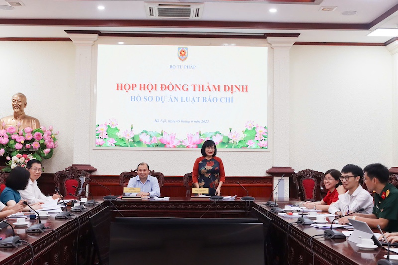Thứ trưởng Đặng Hoàng Oanh kết luận cuộc họp. Ảnh: MOJ.