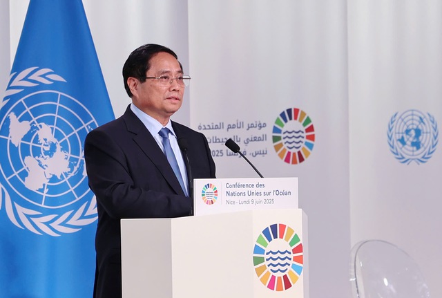 Prime Minister Pham Minh Chinh delivers a keynote speech at the 2nd plenary session of the 3rd United Nations Ocean Conference in Nice, France, on June 9. (Photo: VGP)