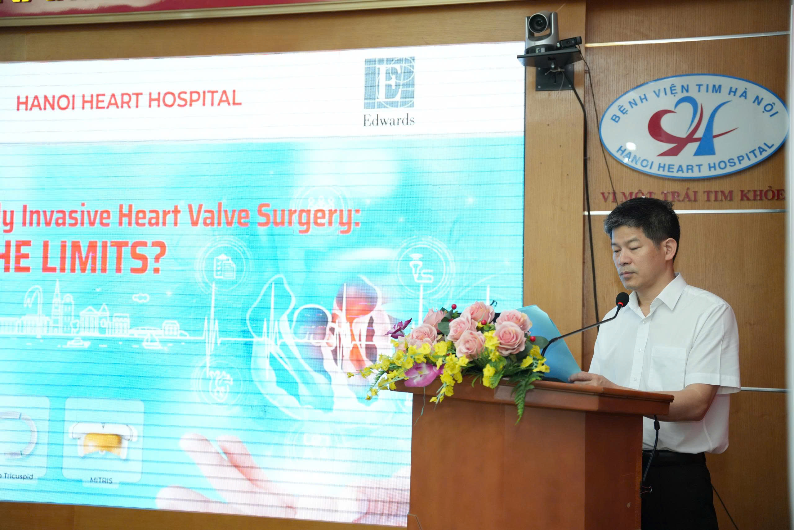 PGS.TS. Nguyễn Sinh Hiền, Gi&aacute;m đốc Bệnh viện Tim H&agrave; Nội.