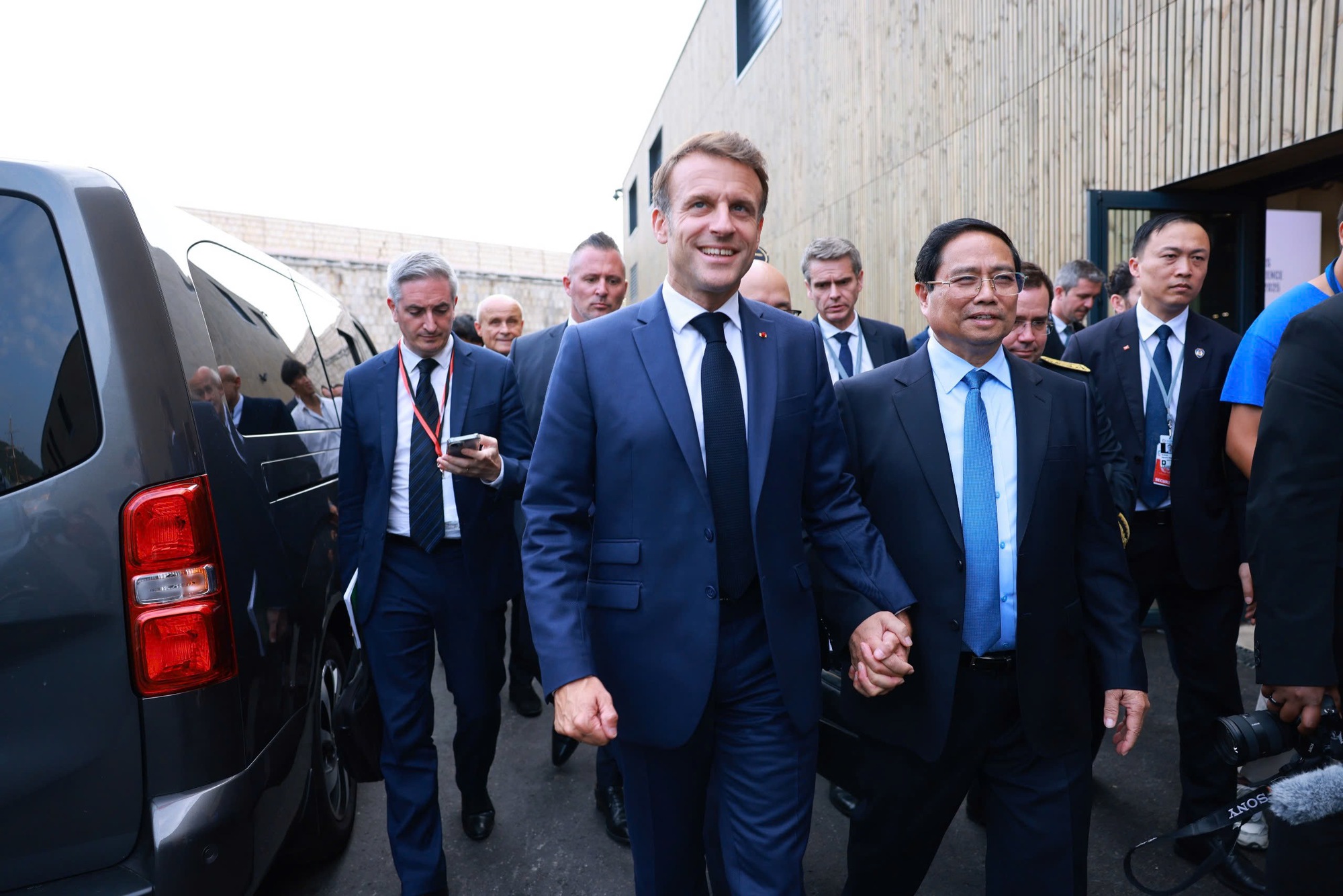 Thủ tướng Chính phủ Phạm Minh Chính và Tổng thống Pháp Emmanuel Macron - Ảnh: VGP
