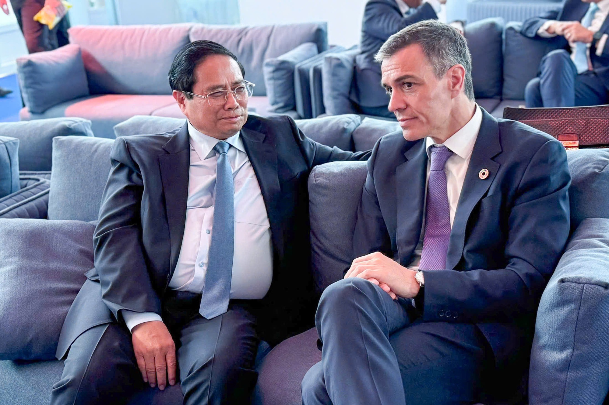 Thủ tướng Chính phủ Phạm Minh Chính gặp Thủ tướng Tây Ban Nha Pedro Sanchez - Ảnh: VGP