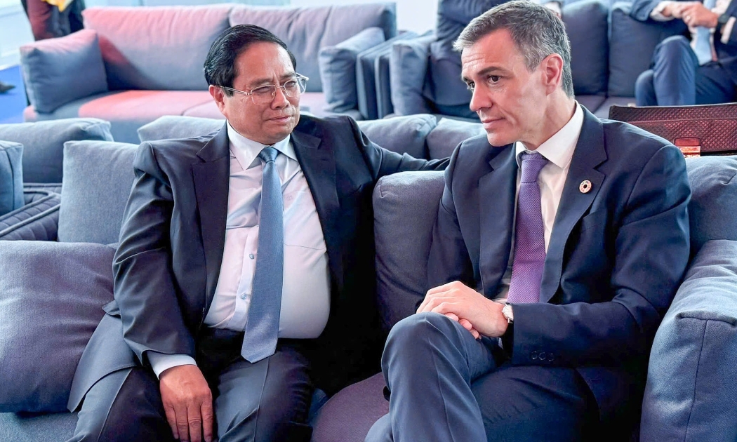 Thủ tướng Chính phủ Phạm Minh Chính gặp Thủ tướng Tây Ban Nha Pedro Sanchez - Ảnh: VGP