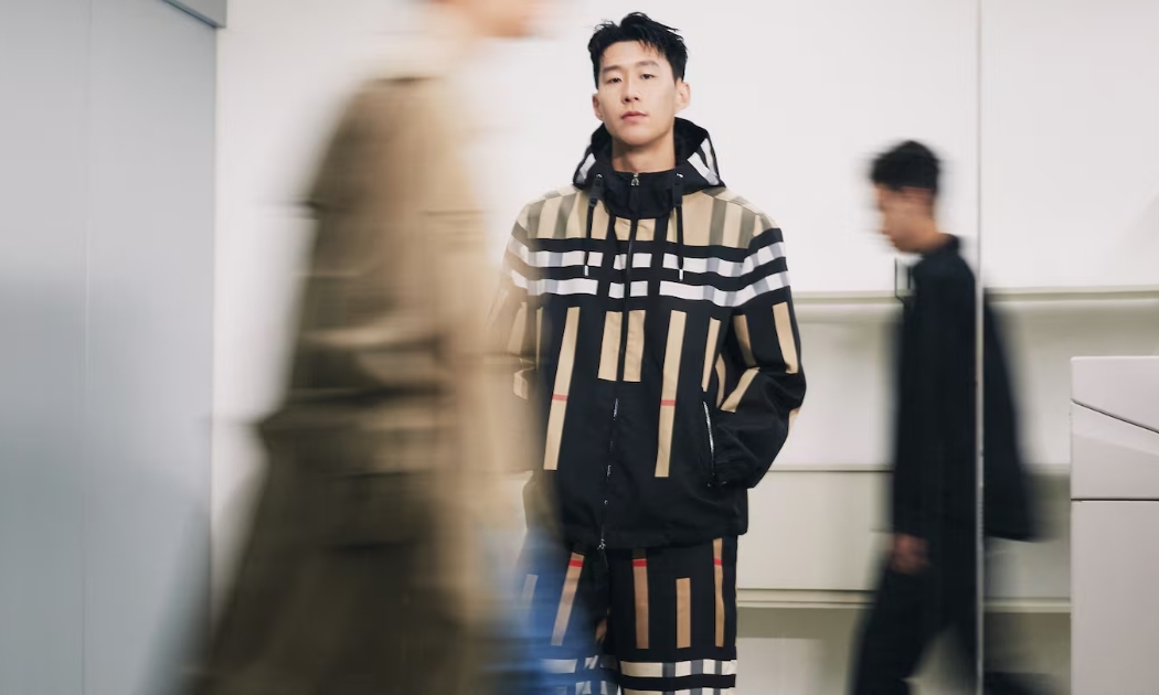 Cầu thủ Son Heung Min, đại sứ thương hiệu của Burberry.