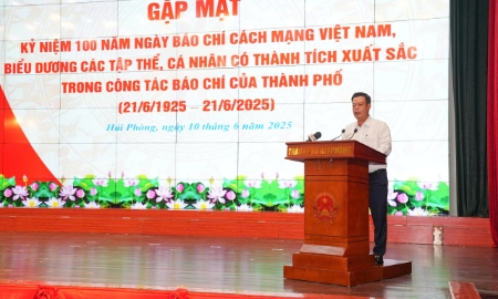 Ông Phạm Văn Thép, Trưởng Ban Tuyên giáo và Dân vận Thành uỷ Hải Phòng phát biểu tại lễ gặp mặt các cơ quan báo chí