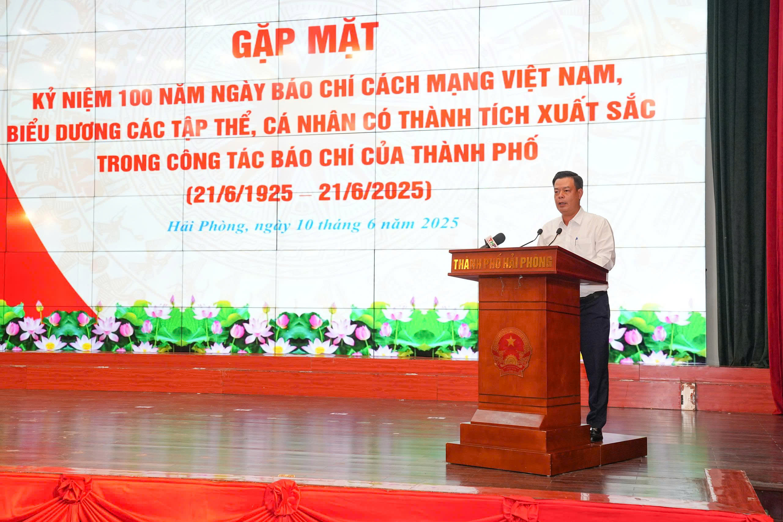 Ông Phạm Văn Thép, Trưởng Ban Tuyên giáo và Dân vận Thành uỷ Hải Phòng phát biểu tại lễ gặp mặt các cơ quan báo chí