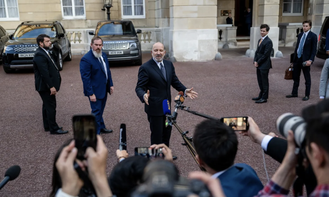Bộ trưởng Bộ Thương mại Mỹ Howard Lutnick phát biểu trước báo giới ở London ngày 10/6 - Ảnh: Reuters.