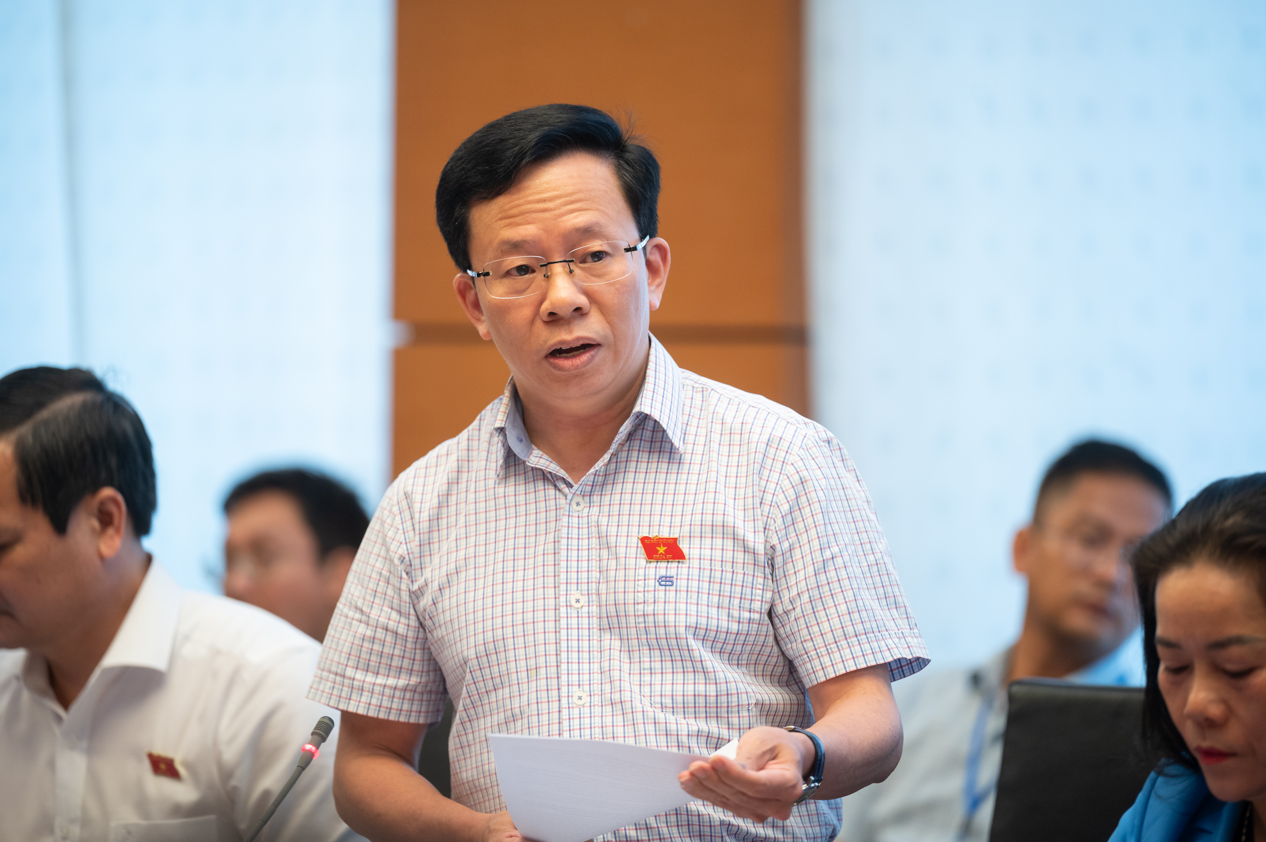 Đại biểu Lê Minh Nam, đoàn Hậu Giang góp ý.